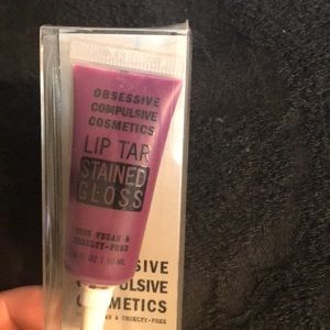 Authentic Lip Tar Stained Gloss